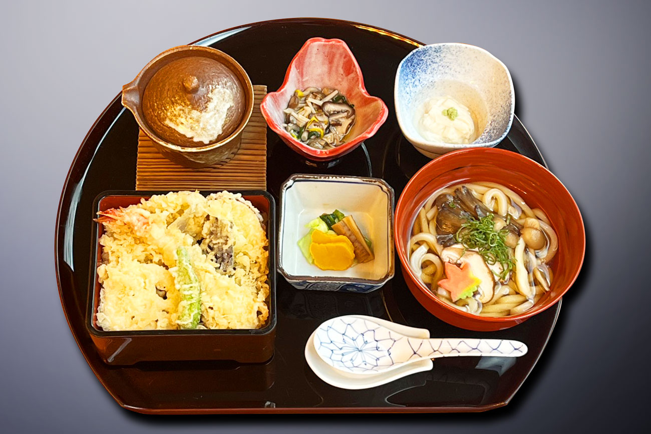 SEASONAL TEMPURA RICE BOWL and WARM MUSHROOM UDON NOODLES季節の天重と温木の子うどん